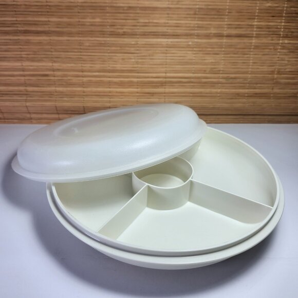 Tupperware Divided Vegetable or Fruit Serving Tray with Lid 5 Sections Almond - Picture 1 of 5